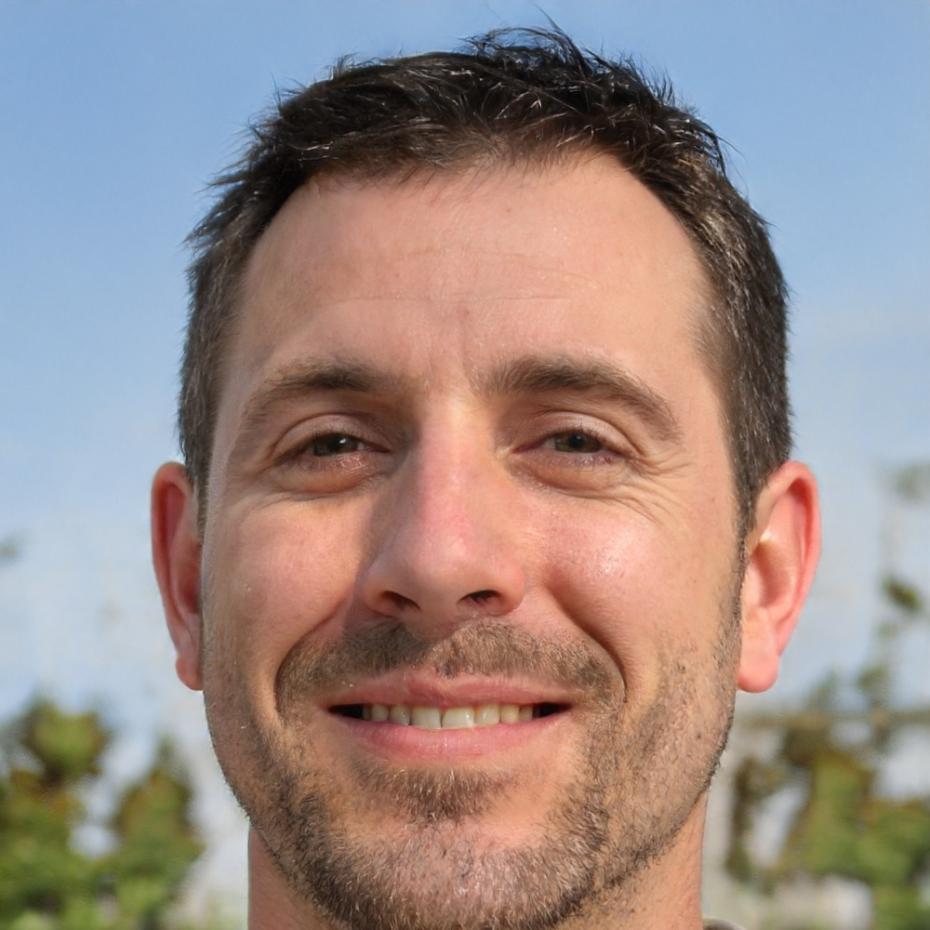 Portrait de Julien témoignant de son parcours capillaire avec nivareloqis